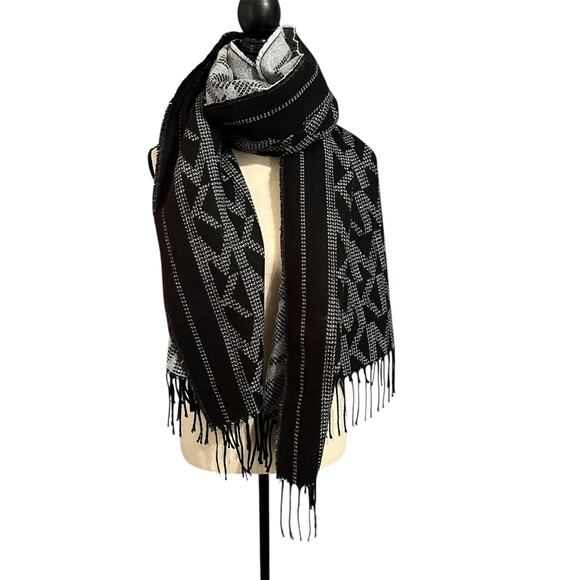 Michael Kors MK | NEW Signature Logo Black Gray Wrap Scarf Sz OS - Picture 2 of 3
